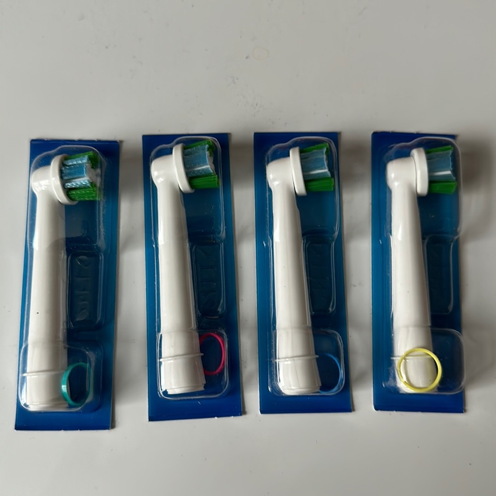 Oral-B advanced clean refill brush heads 4 count.